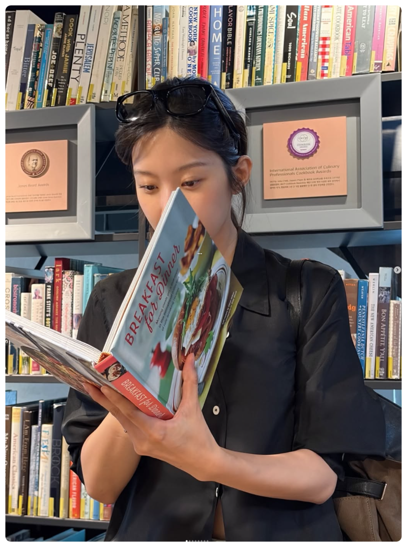 "수백만 원 명품인 줄 알았는데…" 문가영 사복 패션 속 화제의 가방 3가지 반전 가격 정체