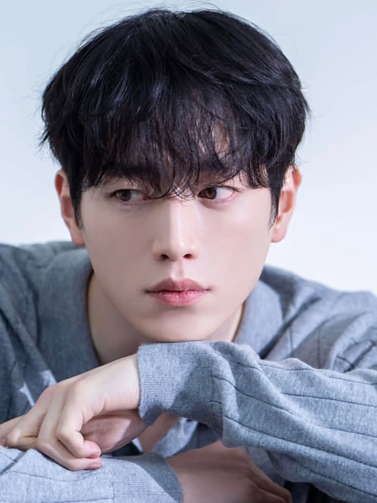 서강준 눈동자가 유독 예뻐 보이는 이유? 요즘 비주얼이 더 분위기 있어진 것 같아요