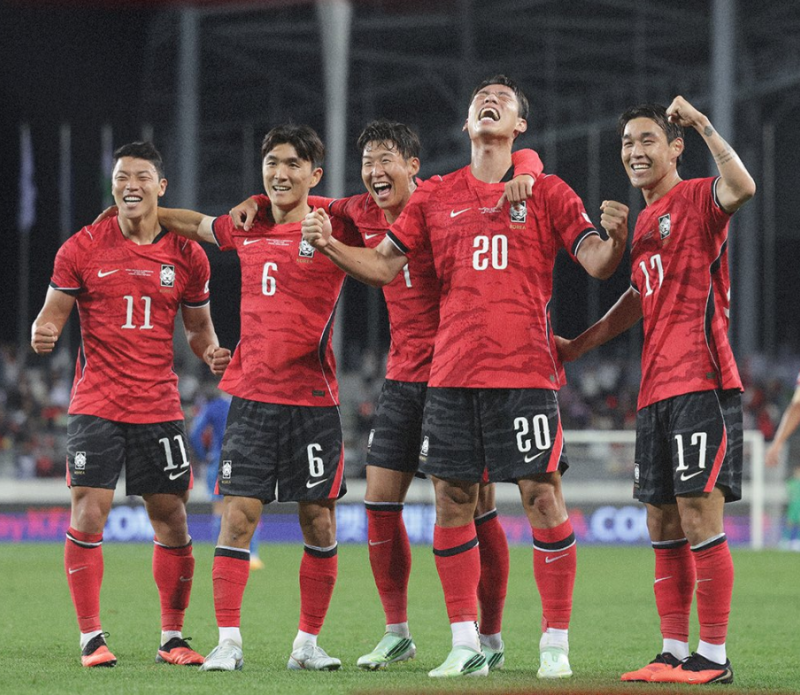 "진짜 마지막인가" 96년생 김민재·황인범·황희찬, 우즈벡전 뒤 따로 찍은 사진에 은퇴설…김....