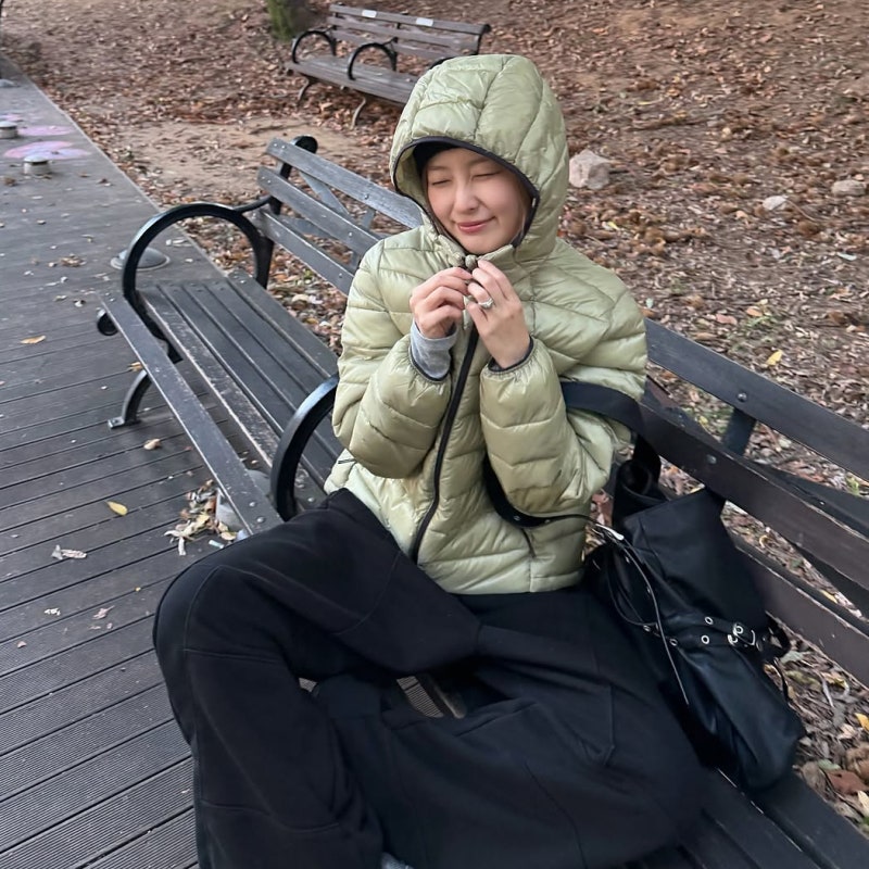 레드벨벳 슬기 6만원대 경량패딩으로 보여준 15도 옷차림