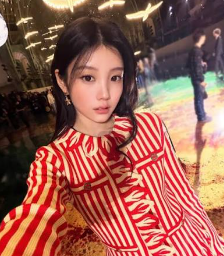 "제니 대신 원희?" 샤넬쇼 등장한 아일릿 원희, 파리에서 무슨 일이?