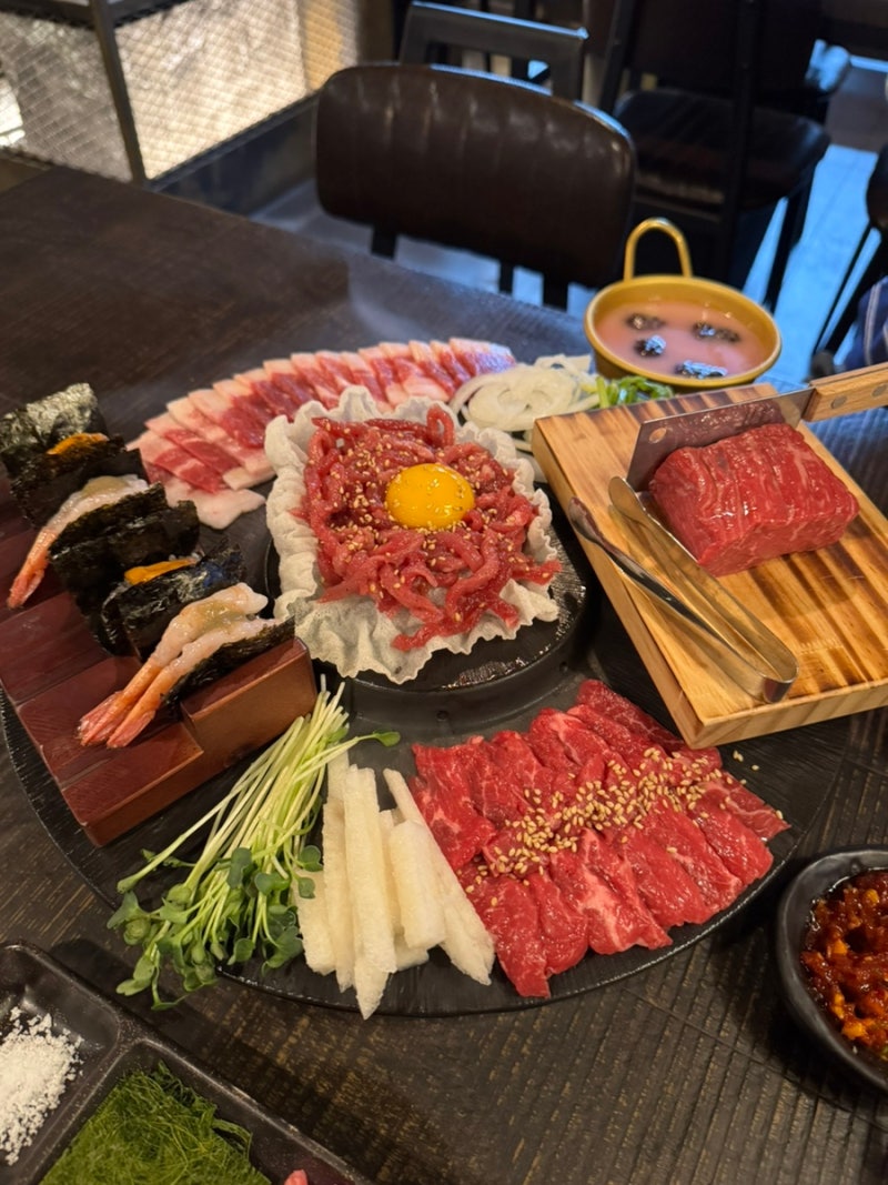 [홍대] 육회 육사시미 맛집, 우깃