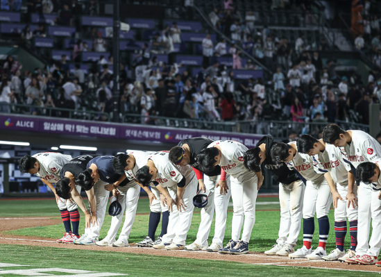 "또 가을야구 못 갔는데…" 롯데, 결국 16명과 결별했다