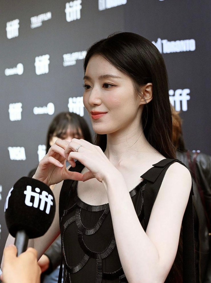 “아이돌 슈화가 왜 부산영화제 배우석에?” 첫 영화 찍자마자 토론토→부산…무대 아닌 스....