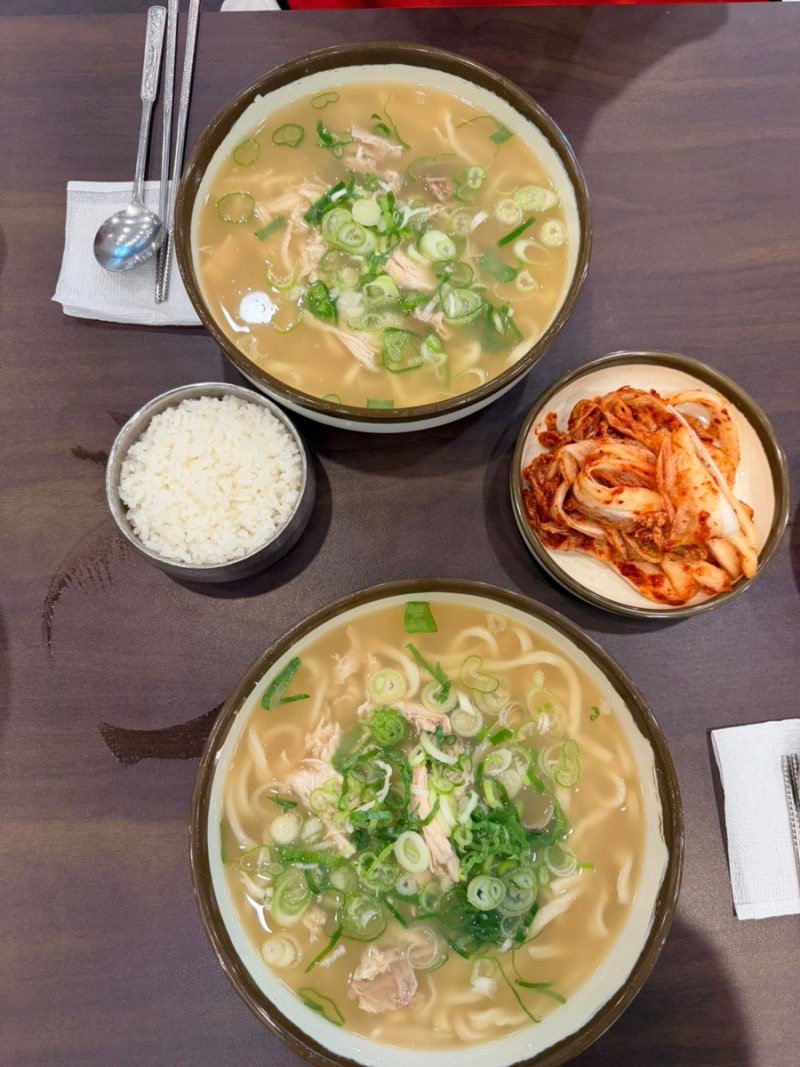 [경기] 40년 전통 현지인도 웨이팅하는 밤리단길 맛집 일산 칼국수 본점