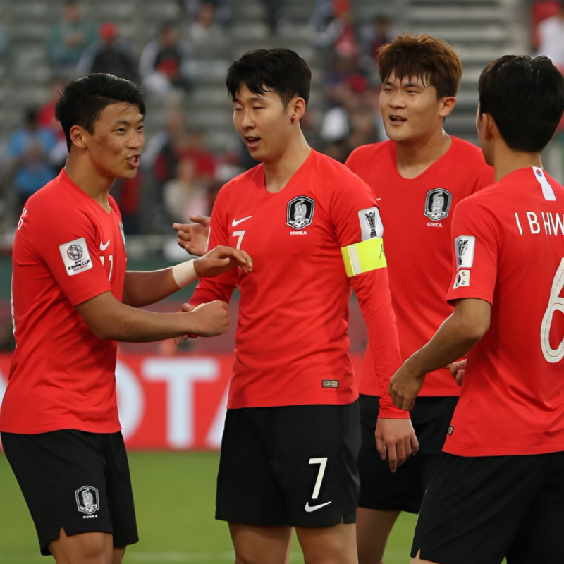 다 떠난 라커룸에 3명만 남았다 김민재·황인범·황희찬, 협회가 밤새 붙잡았다
