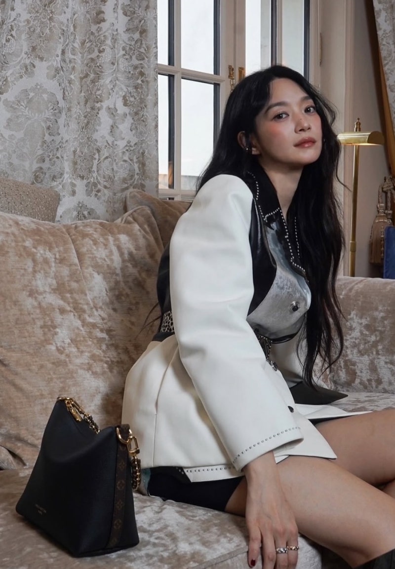 신민아, 파리 가더니 분위기 확 달라졌다…‘황후’ 그 자체였던 근황