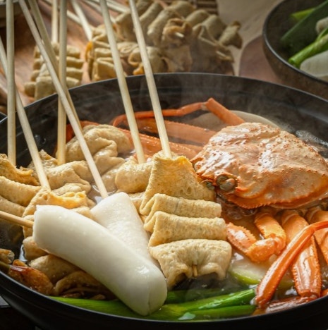 쌀쌀한 날 캠핑 음식 고민 끝, 홍게 한 마리가 통째로 들어간 어묵탕 밀키트