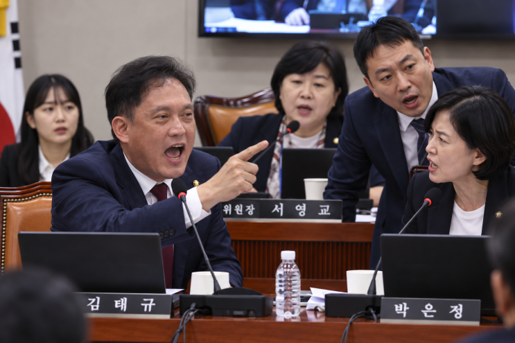 [ 사실 정리 ] “<b>부엉이바위</b>에 긁혔어?” <b>김태규</b> 발언 논란…법사위 ....