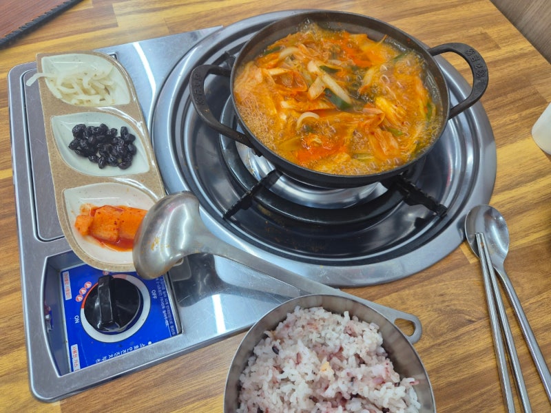[대구 달서구 진천동 맛집] 1인분도 주문 가능한 김치찌개가 밥 포함 6900원…'누름돌김치찌개....