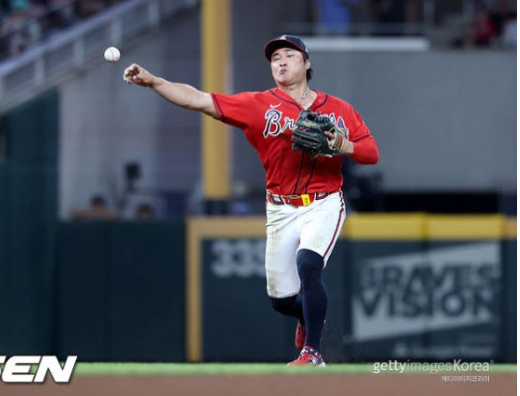 [MLB]"충격 그 자체.."이럴 수가, 공 1개 건드리고 벤치로 쫓겨난 김하성에게 도대체 무슨 일이 ....