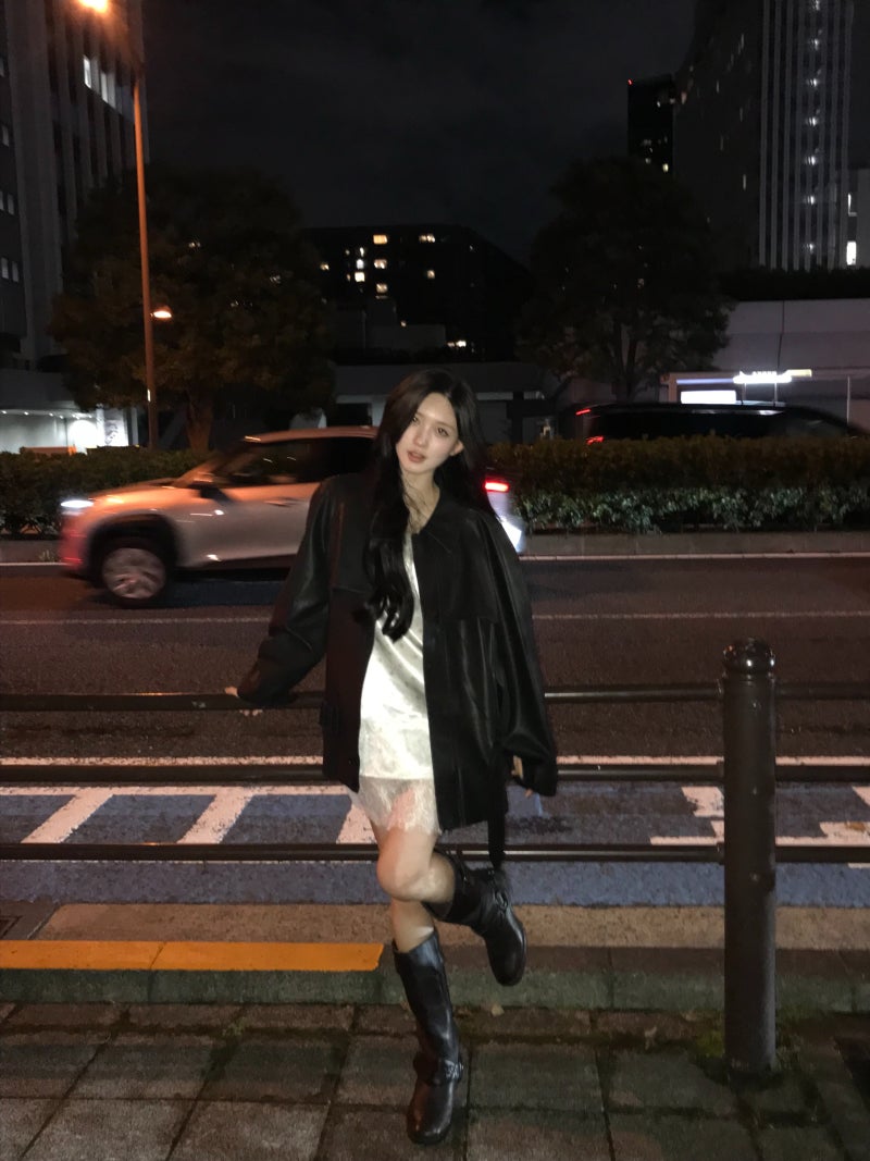 가죽 재킷에 플라워 슬립 원피스, 아이브 가을의 밤 산책룩