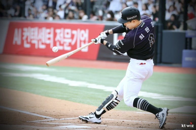 하루에 200안타 타자가 두명? 최원준, 레이예스 KBO 최초 대기록, 안타왕 경쟁까지
