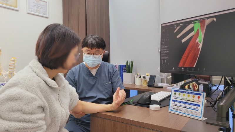 갑자기 팔꿈치통증병원? 손가락 저림까지 있다면