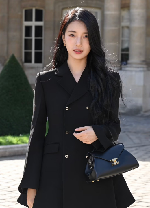 수수하게 입었는데 왜 이렇게 예쁘지? 수지 파리 사복 패션