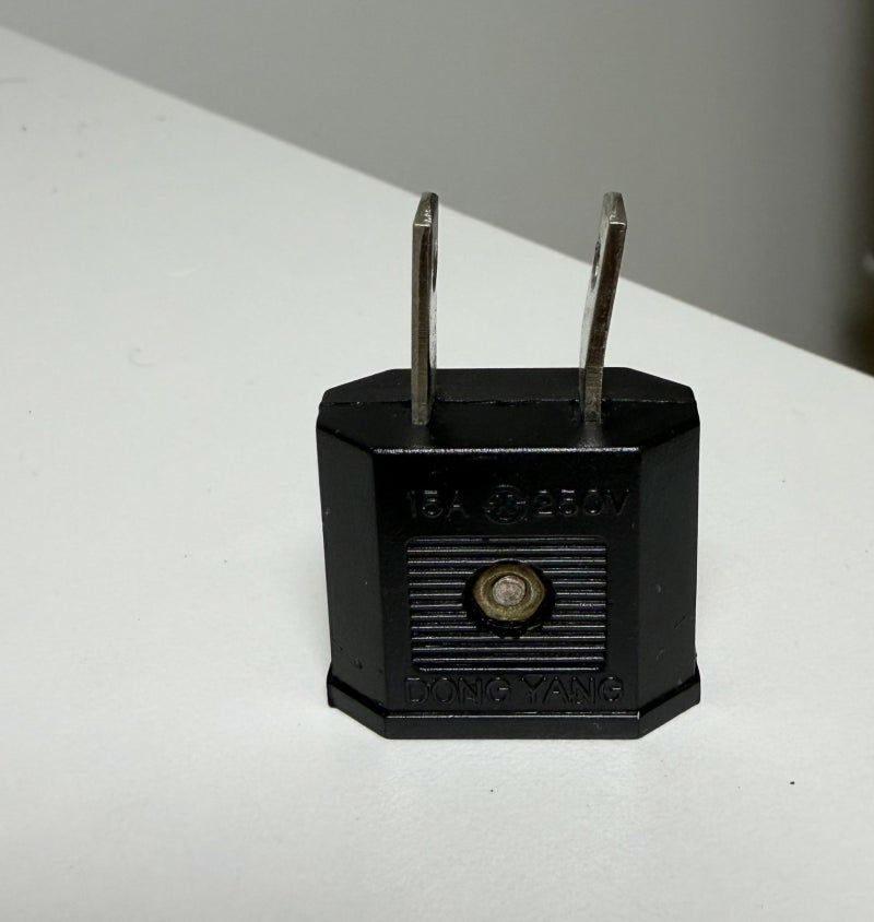 일본여행 안 챙기면 현지에서 돈 쓰기 정말 아깝습니다. (돼지코와 휴대폰 충전기 케이블)