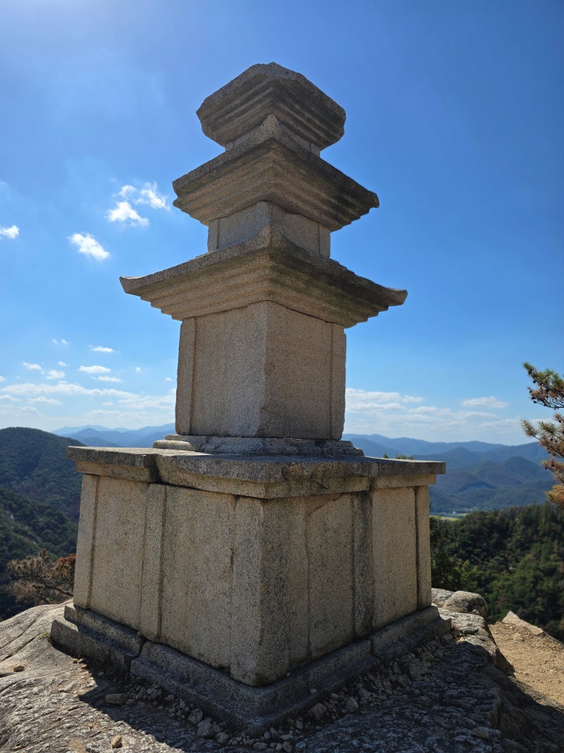 경주 남산 용장사지 삼층석탑, 천년의 시간을 걸어 만난 탑