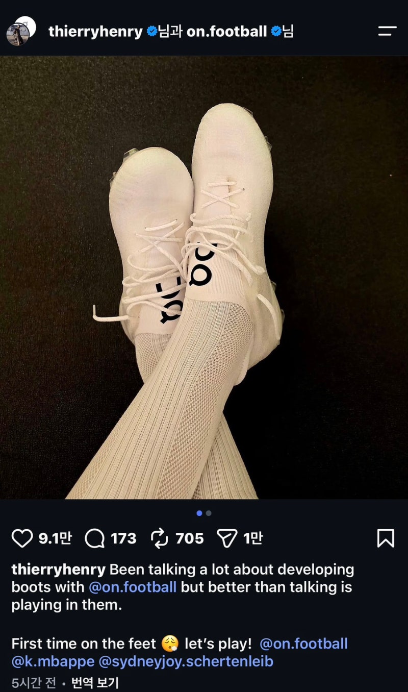온 풋볼 축구화, 앙리가 신으니 더 묘하다… 왜 난 ‘머큐리얼 베이퍼 2’가 떠올랐을까?