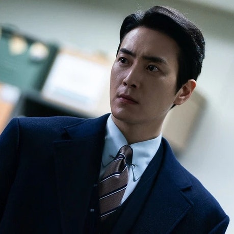 비밀의 숲 시리즈의 인기에 힘입어 공개된 스핀오프.. 이준혁, 박성웅 주연 법정 범죄 스릴러....
