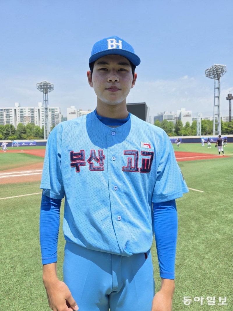 키움에 전체 1라운드 1순위로 지명된 부산고 출신의 하현승이 역대 신인 최고 계약금 신기록....