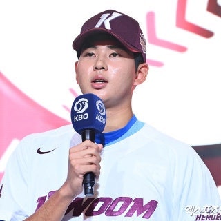 “하현승, 드디어 고척돔 입성…‘16억 신인’이 첫날부터 팬들 시선 사로잡은 이유”