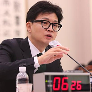 「“고라니 잡으려고 지뢰 묻었나” 한동훈 vs 정동영…그는 왜 북한을 ‘주적’이라 부르지....