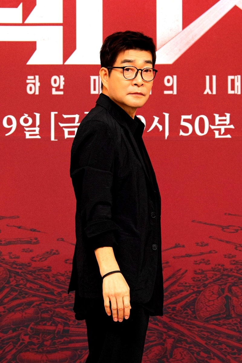 "제가 언제 병원장을 또 해보겠나" 손현주, 수십 년 만의 의사 가운