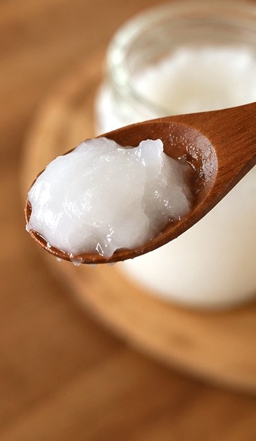 아침 입 냄새가 심한 이유, 코코넛오일 오일풀링 효과 있을까?