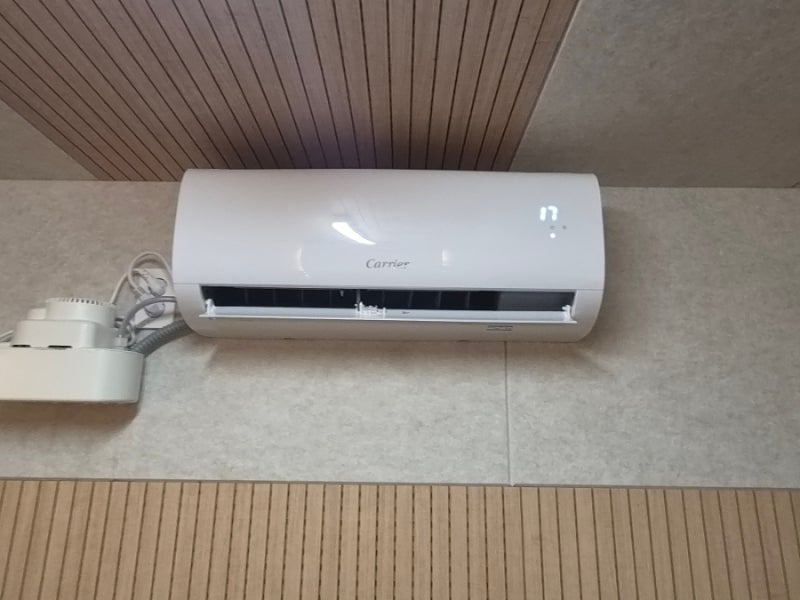 캐리어 벽걸이 에어컨 결로 누수 확인 점검및 냉매(R410a) 보충작업 2026년 10월 7일