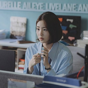 독살하던 킬러였는데 이번엔 계약직?.. ‘로또 1등도 출근합니다’ 하율리의 현실 오피스룩