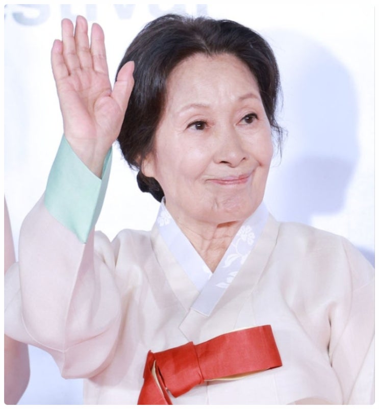 85세 <b>김혜자</b> 레드카펫서 기침·부축 포착? <b>김혜자</b> <b>건강</b>이상설 진실과....