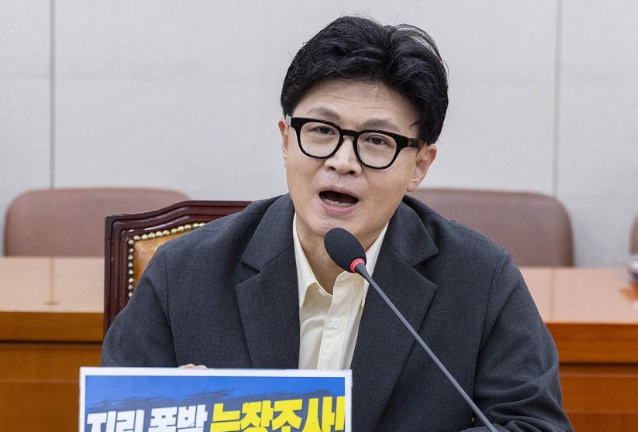 Breaking News: Han Dong-hoon Claims "NIS Director Lee Jong-seok Denied US Entry" - Cho Hyun and NIS Say "No Such Thing"