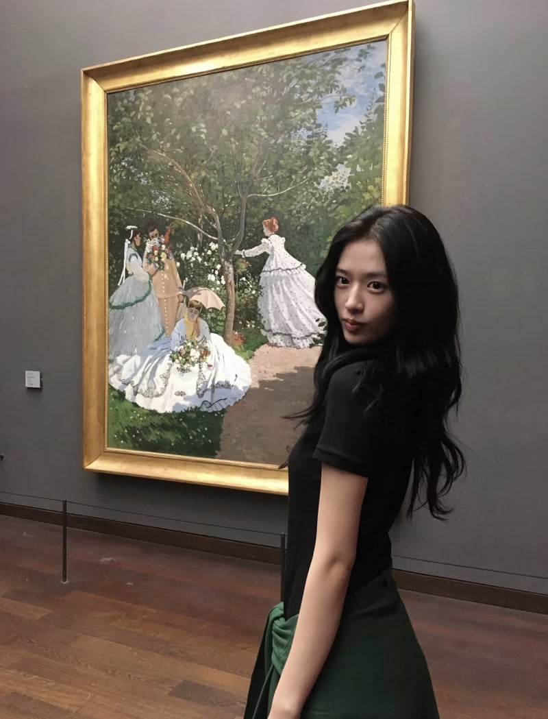 사흘 전엔 라코스테 쇼, 이번엔 관람객? 아이브 안유진 오르세 미술관룩