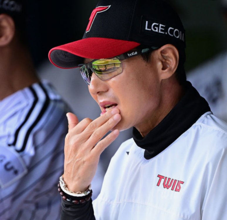 "선수한테 뭐라 하세요!이건 책임 떠넘기기?" LG 팬들 술렁인 염경엽 감독 인터뷰… 염경엽 감....