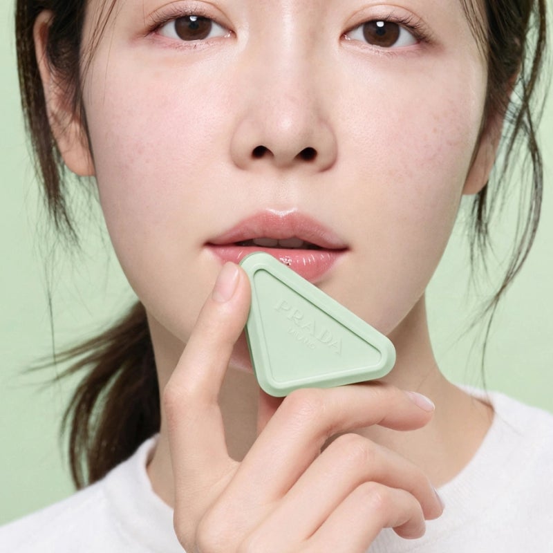 프라다 뷰티 립 케어 신상, 건조하고 트는 입술 단번에 보들보들하게 살려줄까?