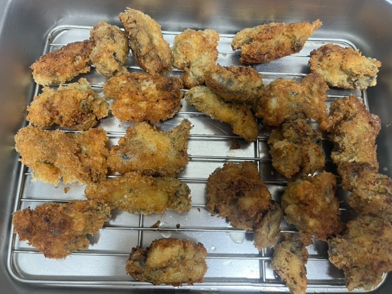 [제철 굴 요리] 세몰리나 가루로 더 바삭하게! 수제 타르타르소스 곁들인 굴튀김 만들기