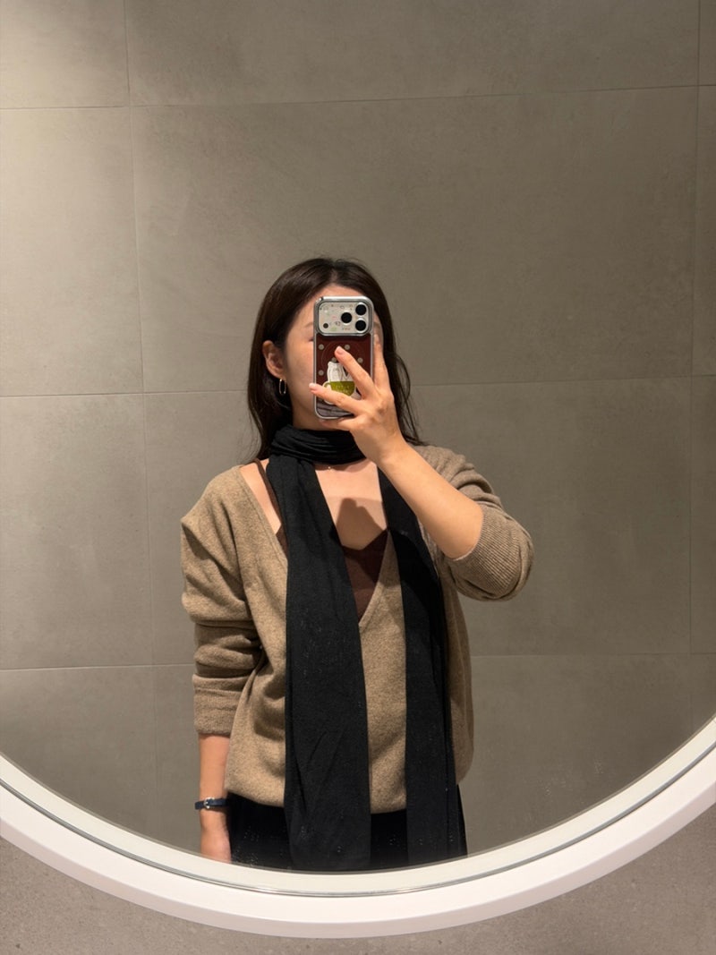 오브유이 딥브이넥 니트 가을 겨울 브이넥 코디 필수템 추천