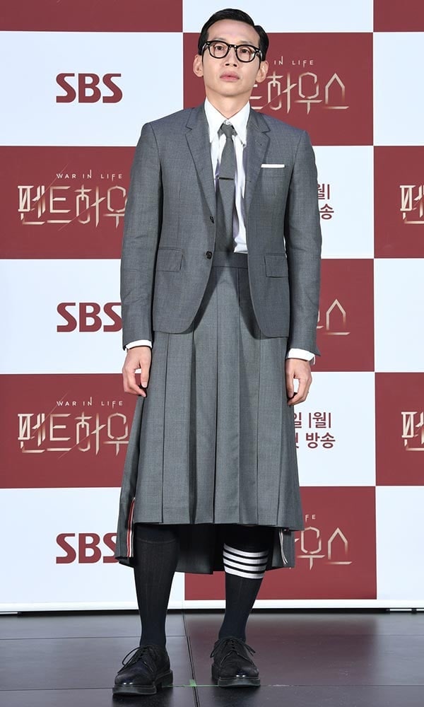 정장인 줄 알았는데 치마였다, 봉태규가 아들에게 보여준 차림
