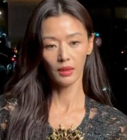 “내가 알던 전지현 맞아?”...사진 한 장에 충격, ‘급속 노화설’까지 나온 이유