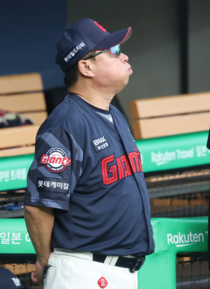 "김태형 감독님, 선수 16명 잘라내면 끝입니까" 기대주 다 자르고 2027년 준비라니 납득이 안 ....