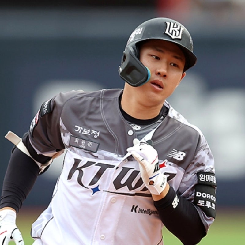 KT 최원준 204안타 신기록…레이예스 1개 차, 아직 끝나지 않았다