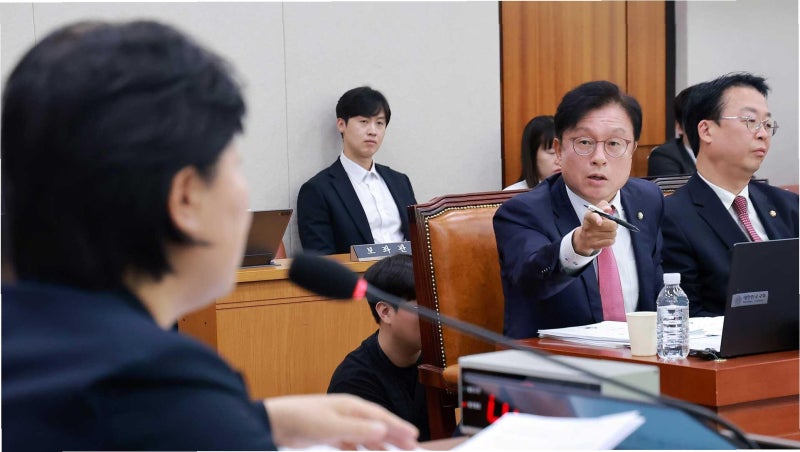 국회 법사위 발언권 정지 논란: 여야, '노 전 대통령 비하' 공방 격화