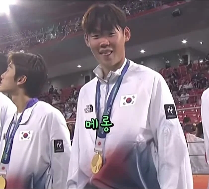 "전역모에 이어 메롱까지?"… 축구 박승수, 해명문 올렸지만 비난 이....