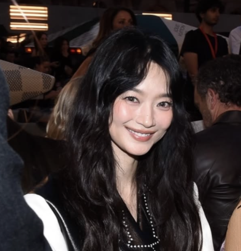 “역시 왕후는 달랐다” 신민아가 파리에서 보여준 우아한 루이비통 셋업