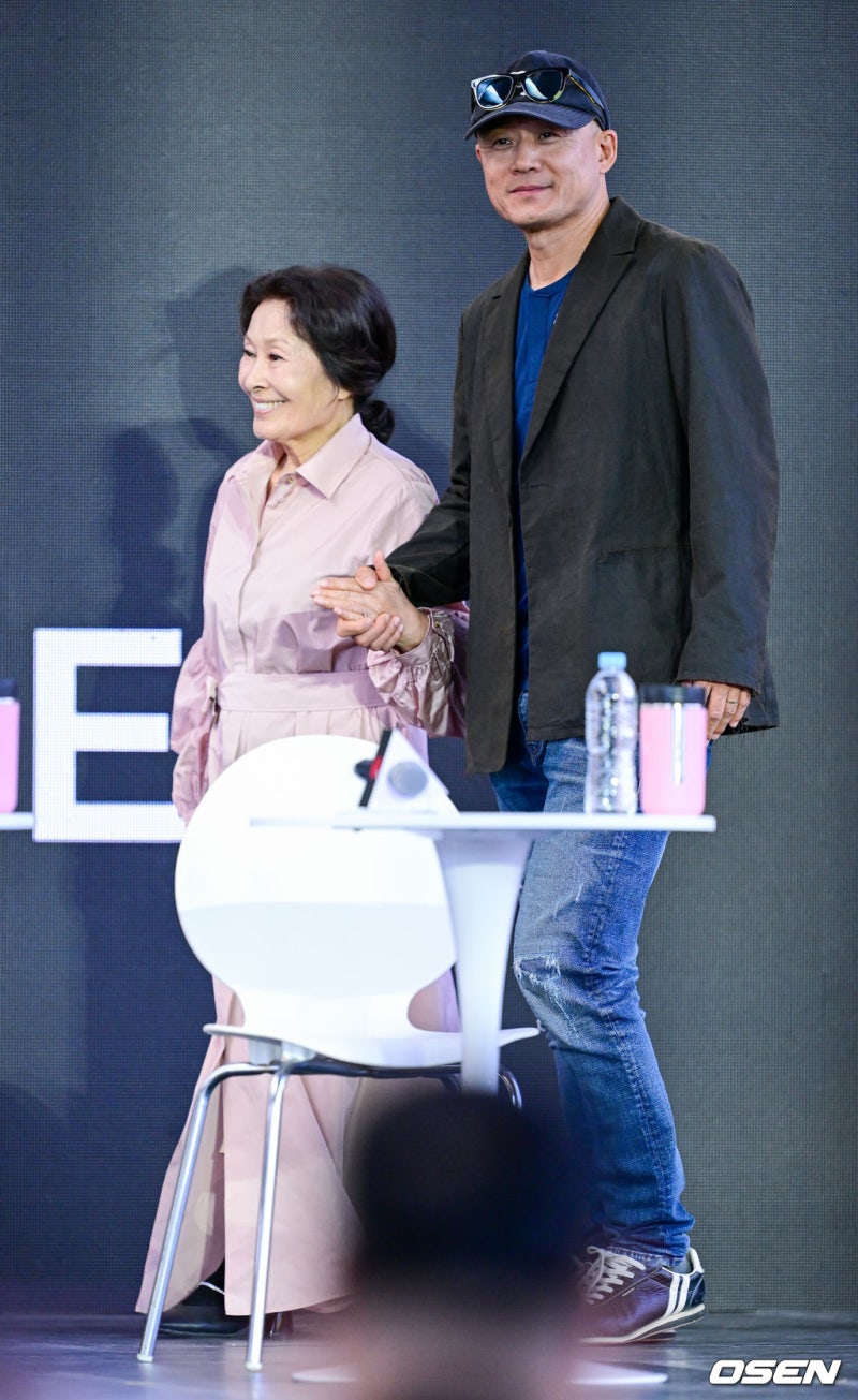 김혜자 설득하러 여섯 번 찾았다…BIFF서 공개된 캐스팅 이야기
