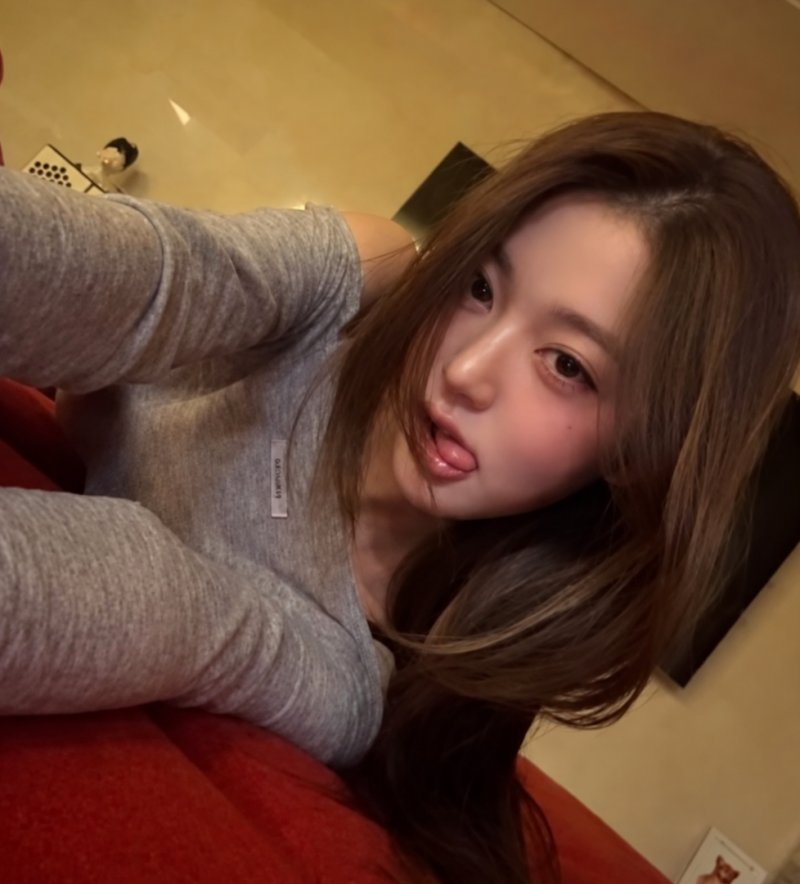 영앤리치 장원영, 137억 아파트에서 공개한 2억 쇼파와 디올백