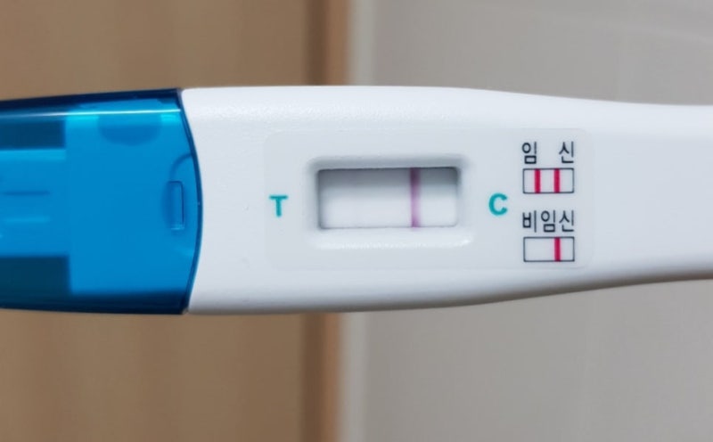 착상혈 같은데..임신테스트기 사용시기 아직 이를까?