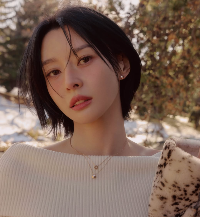 권나라 최근 패션, 단발 하나 바꿨을 뿐인데 분위기가 이렇게 달라졌네
