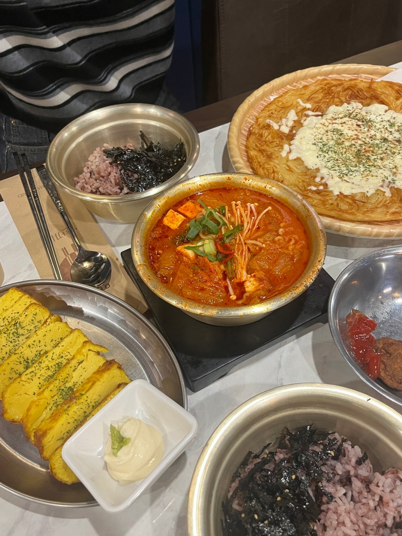 [대구 교동 맛집] 교동김치찌개 / 동성로 김치찌개 맛집 / 모짜치즈감자채전이 맛있는 집 / 대....