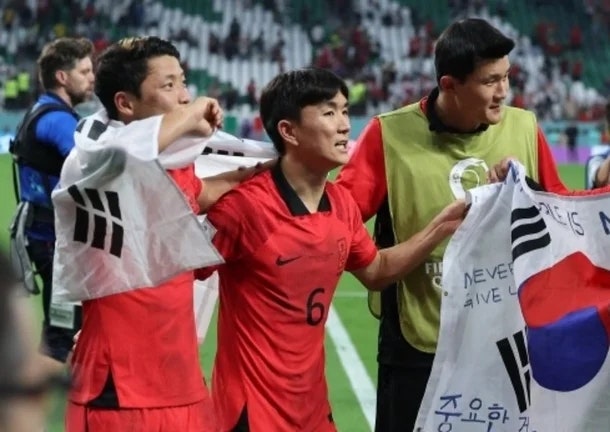"주장에게 서운해서 다 같이 그만둔다?" 손흥민 리더십 논란에 휩싸인 황인범·황희찬·김민....
